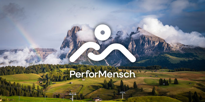 Mentaltraining Bild mit Bergen und Wolken 